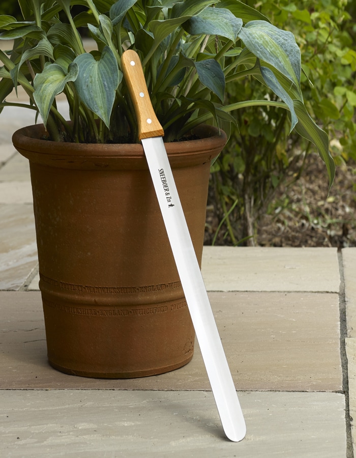 Pottery Knife: “Brown is also a color”